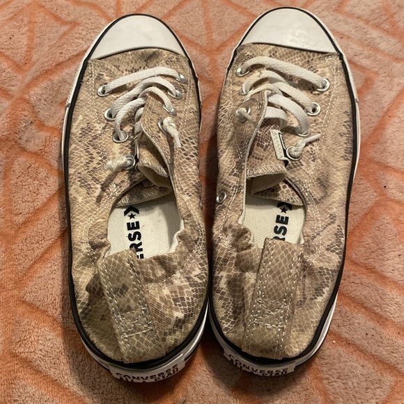 Converse, gently worn. - Picture 3 of 3